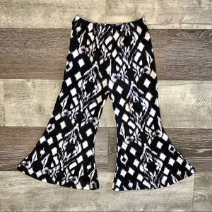 Black and white motif print bell bottoms